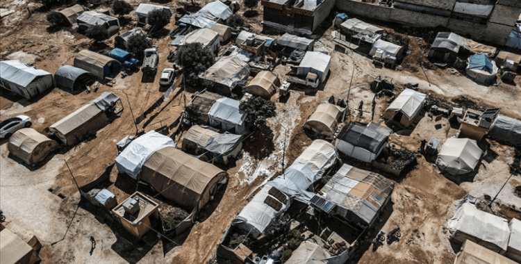 İdlib'de sağanak nedeniyle kamplardaki sivillerin çadırlarını su bastı