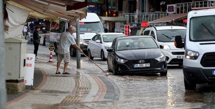 Yurdun birçok bölgesinde sağanak hayatı olumsuz etkiledi