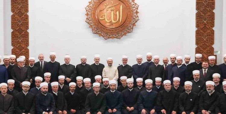 Diyanet İşleri Başkanı Erbaş: “Kur’an-ı Kerim’e ve Resulünün sünnetine sarılarak yürümeye devam ediyoruz”
