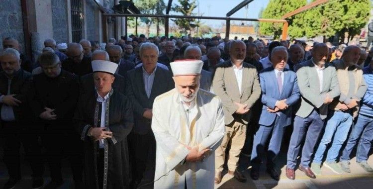 İsrail’in saldırıları sonucu hayatını kaybeden Filistinliler için Giresun’da gıyabi cenaze namazı kılındı
