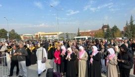 200’ün üzerinde umreci dualarla kutsal topraklara yola çıktı
