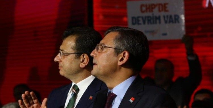 CHP Genel Başkanı Özel: 'Salondan 130 milletvekilimizle el ele omuz omuza çıkıyorum'