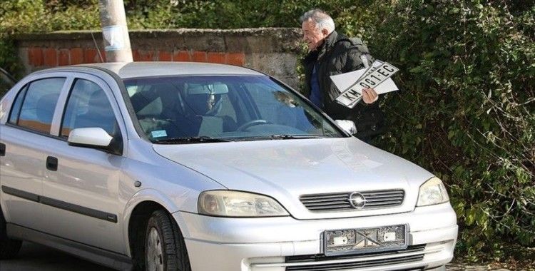 Kosova'nın kuzeyinde yaklaşık 1500 Sırp, 'Kosova Cumhuriyeti' araç plakası aldı