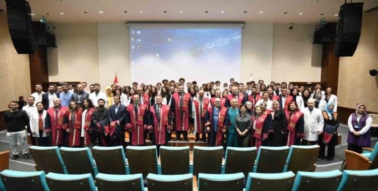 Beyaz önlükleriyle hekimliğe ilk adım
