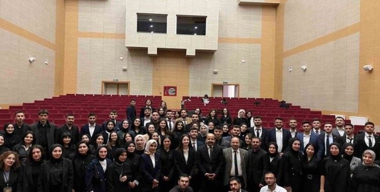 Hukuk Fakültesi öğrencilerinden meclis provası
