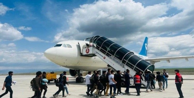 826 Afgan göçmen ülkelerine gönderildi
