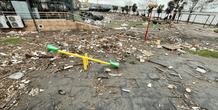 Fırtınanın vurduğu Karadeniz Ereğli'de eğitime 2 gün ara