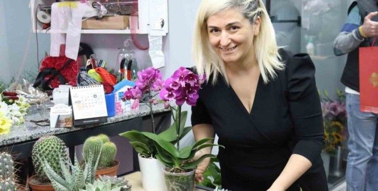 Çiçekçilerde ’24 Kasım’ mesaisi yaşanıyor
