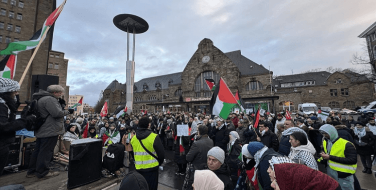Almanya'nın Aachen kentinde Filistin halkıyla dayanışma mitingi düzenlendi
