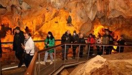 Tulumtaş Mağarası’na akademisyenlerden ziyaret
