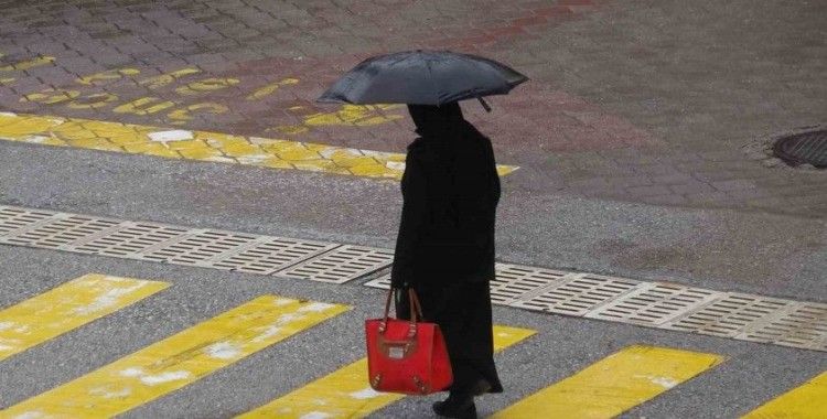 Meteorolojinin uyardığı Çankırı’da sağanak yağış etkili oluyor
