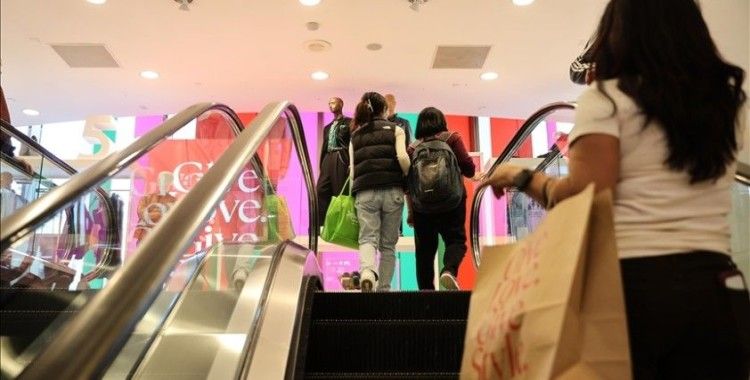 ABD'liler, 'Efsane Cuma'da internetten 9,8 milyar dolarlık rekor harcama yaptı