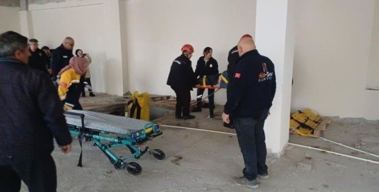 İnşatta asansör boşluğuna düşerek yaralandı