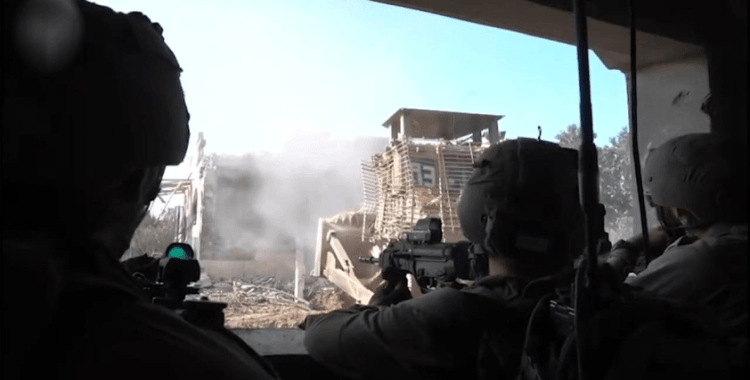 İsrail ordusu Batı Şeria'da baskın düzenleyerek Cenin Mülteci Kampı ile 3 hastaneyi kuşattı