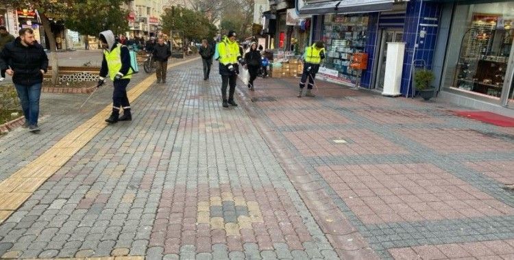 Kütahya Belediyesinden buzlanmaya karşı solüsyon uygulaması
