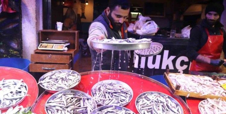 Fırtına balık fiyatlarını yükseltti
