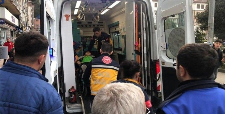 Rize'de sahipsiz köpeklerin saldırdığı çocuk düşerek yaralandı