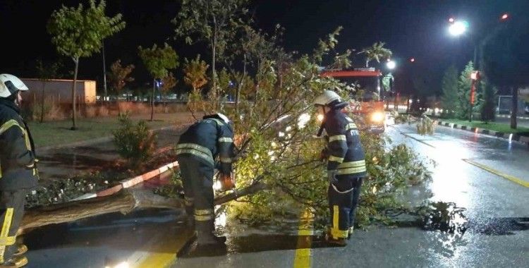 Manisa’da ekipler bin 249 noktada fırtına ve yağışla mücadele etti
