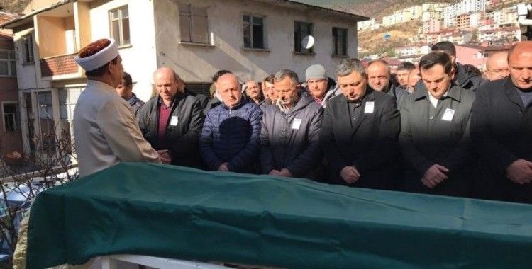 Trabzon’un Beşikdüzü ilçesinde dalgalara kapılan lise öğrencilerinden Uğurcan Korkmaz memleketi Gümüşhane’de son yolculuğuna uğurlandı
