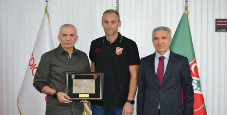 Karşıyaka Medical Point’te Gökhan Öner, galibiyetle başladı
