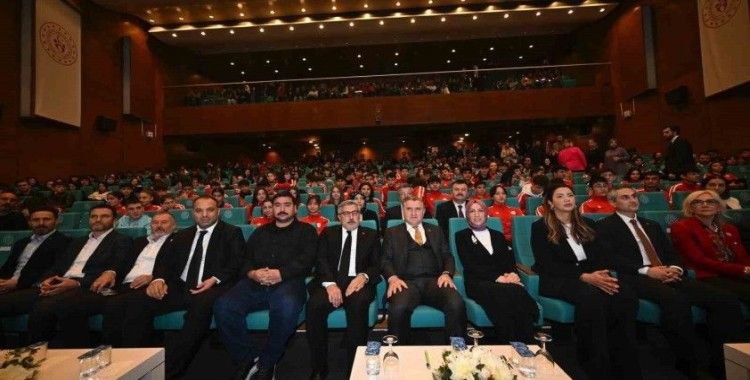 Bakan Bak: "Deprem bölgesinde 33 milyon sıcak yemek, 3 milyon 300 bine yakın kumanya ve paketli gıda dağıtımı gerçekleştirildi"
