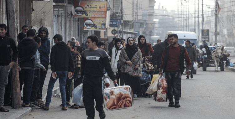 Gazze'de yerinden edilen binlerce Filistinli su ve gıda eksikliği nedeniyle hastalıkların pençesinde