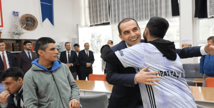 Vali Taşolar’dan engelli Kur'an kursu öğrencilerine moral ziyareti