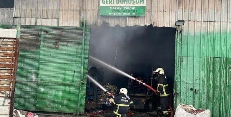 Hatay’da geri dönüşüm fabrikasında yangın çıktı
