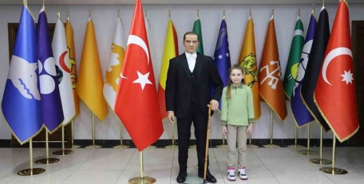 Başkan Özcan, vatandaşları Atatürk’ün balmumu heykelini göremeye davet etti
