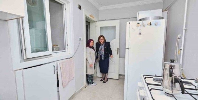 Şahin yağmurda evleri zarar gören vatandaşları ziyaret etti
