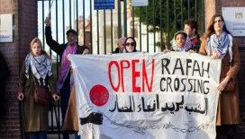 Hollanda'da, Refah Sınır Kapısı'nın açılması talebiyle gösteri düzenlendi