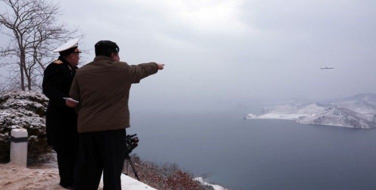 Kuzey Kore lideri Kim yeni stratejik seyir füzesinin test atışını denetledi