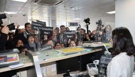 Bakan Göktaş, Gazze için hazırlanan kartpostalları öğrencilerle BM'ye gönderdi