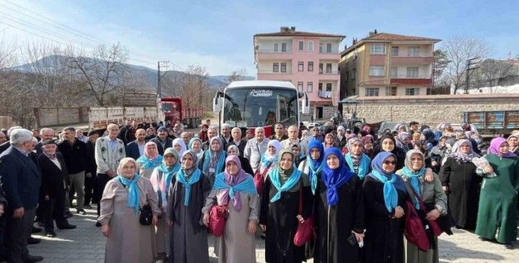 Umre için kutsal topraklara giden kafile dualarla uğurlandı
