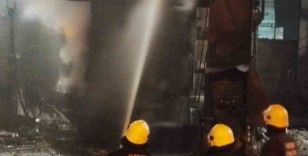 Demir çelik fabrikasında korkutan yangın
