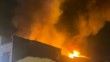 Gaziosmanpaşa’da 2 katlı iş yeri alev alev yandı
