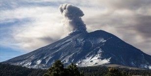 Meksika'da Popocatepetl Yanardağı'nın faaliyete geçmesi üzerine bazı uçuşlar iptal edildi