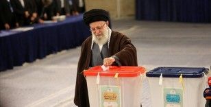 İran'da parlamento seçimleri ile Uzmanlar Meclisi seçimleri için oy verme süreci başladı