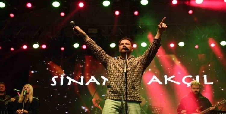 Osmangazi Meydanı’nda coşku Sinan Akçıl ile devam etti
