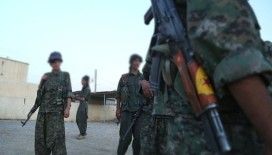 Terör örgütü PKK/YPG Suriye'de silahlı kadrosuna katmak için bir erkek çocuğu daha kaçırdı