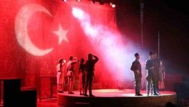 ‘Cumhuriyete Doğru’ tiyatro oyunu Erzincan’da sahnelendi
