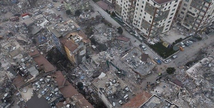Depremde 48 kişinin öldüğü binanın müteahhidi, yıkımı 'geçmişteki kazaya' bağladı