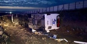 Kırşehir'de yolcu otobüsünün devrilmesi sonucu 15 kişi yaralandı