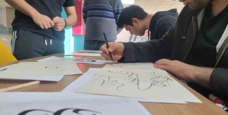 Muğla’da yurtlarda öğrenciler kaligrafi ve hat sanatı öğreniyor
