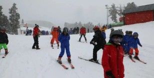 Kars’ta 600 öğrenciye kayak eğitimi verildi
