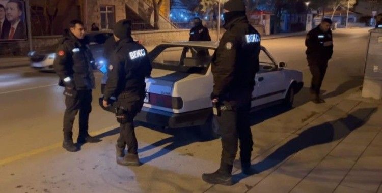 Aksaray’da polisten şok denetim: Araçlar didik didik arandı