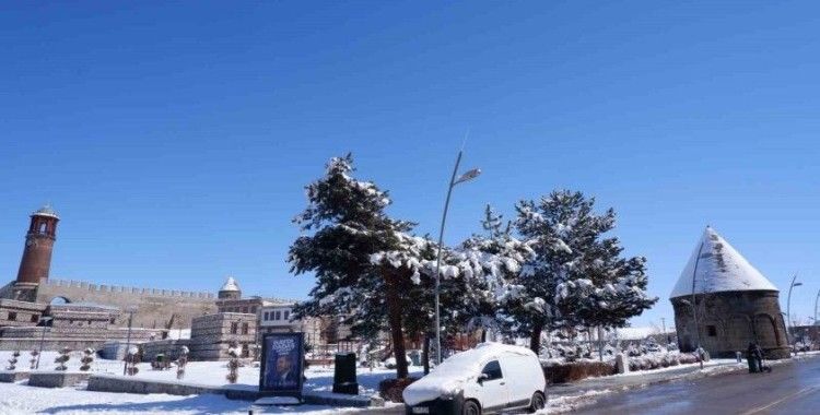 Erzurum’da 45 köy yolu kapalı
