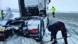 Karda kayan jandarma aracını özel idare ekipleri kurtardı
