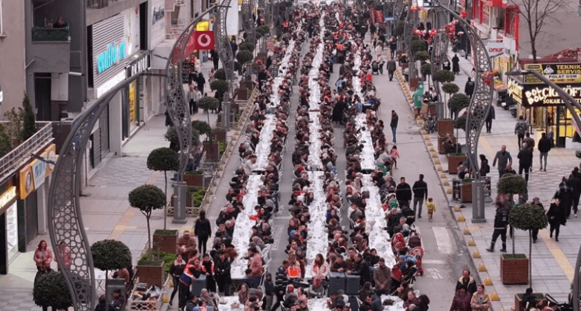 Tekirdağ'da 5 bin kişi birlikte iftar yaptı