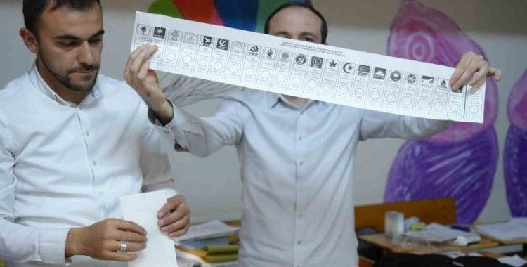 Samsun’da oy sayımı devam ediyor
